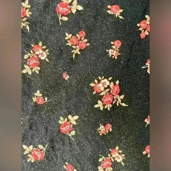 Black Pink Floral V-Neck Long Sleeve Small Witchy Emo Goth Romantic Feminine Top - Picture 2 of 5